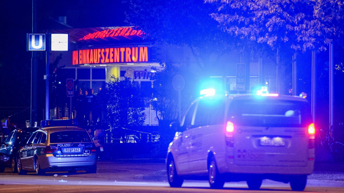 Zatrzymano przyjaciela sprawcy strzelaniny w Monachium jako osobę wtajemniczoną w plany szaleńca, który zastrzelił w piątek dziewięć osób, a sam popełnił samobójstwo. Poinformował o tym wieczorem szef MSW Bawarii Joachim Herrmann w telewizji ARD.