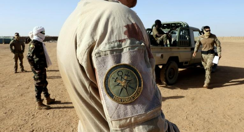 Des soldats français des forces spéciales Takuba lors d'un entraînement avec des soldats malien de la Fama, le 7 décembre 2021 à la base militaire de la Ménaka