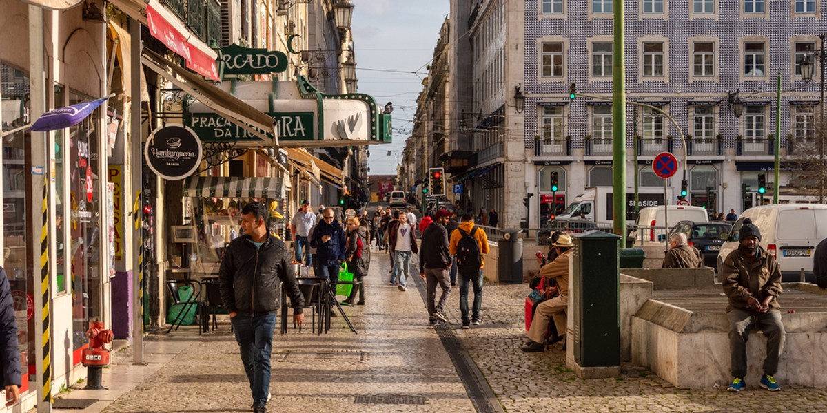 Duże sklepy w Portugalii nagminnie zawyżają ceny towarów przy kasach.