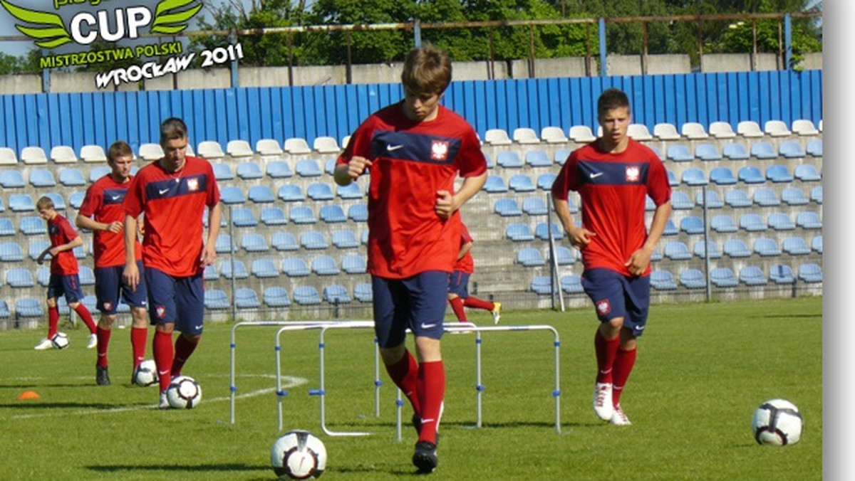 Główną nagrodą indywidualną turnieju finałowego Playarena Cup 2011 będzie zaproszenie jednego z wyróżniających się zawodników na zgrupowanie Reprezentacji Polski do lat 21, które na początku września odbędzie się w Kielcach. Wyboru wraz z organizatorem dokona gość honorowy zawodów Stefan Majewski, który pełni funkcję selekcjonera tejże reprezentacji.