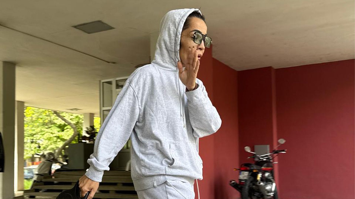 MARIJA BULAT BILA 10 SATI U POLICIJI Izašla iz stanice sa kesom u ruci, sve vreme priča na telefon