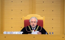 Trybunał ogłosił wyrok. Ustawa PiS o TK częściowo niezgodna z konstytucją, premier Szydło złamała konstytucję