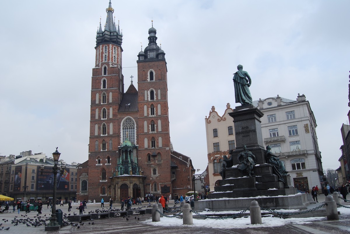 Z wieży Kościoła Mariackiego popłynęły dziś dźwięki ukraińskiego hymnu fot. AF