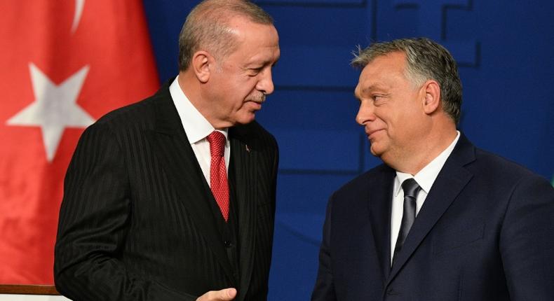 Turkish President Recep Tayyip Erdogan (L) held talks with Hungarian Prime Minister Viktor Orban