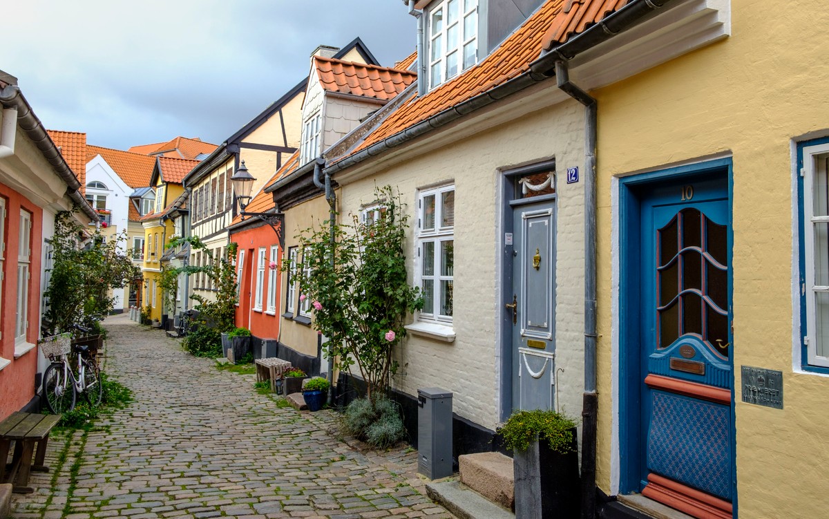 Drony zatrzymały pracę lotnisk w Danii. Policja ustala przyczyny zajścia