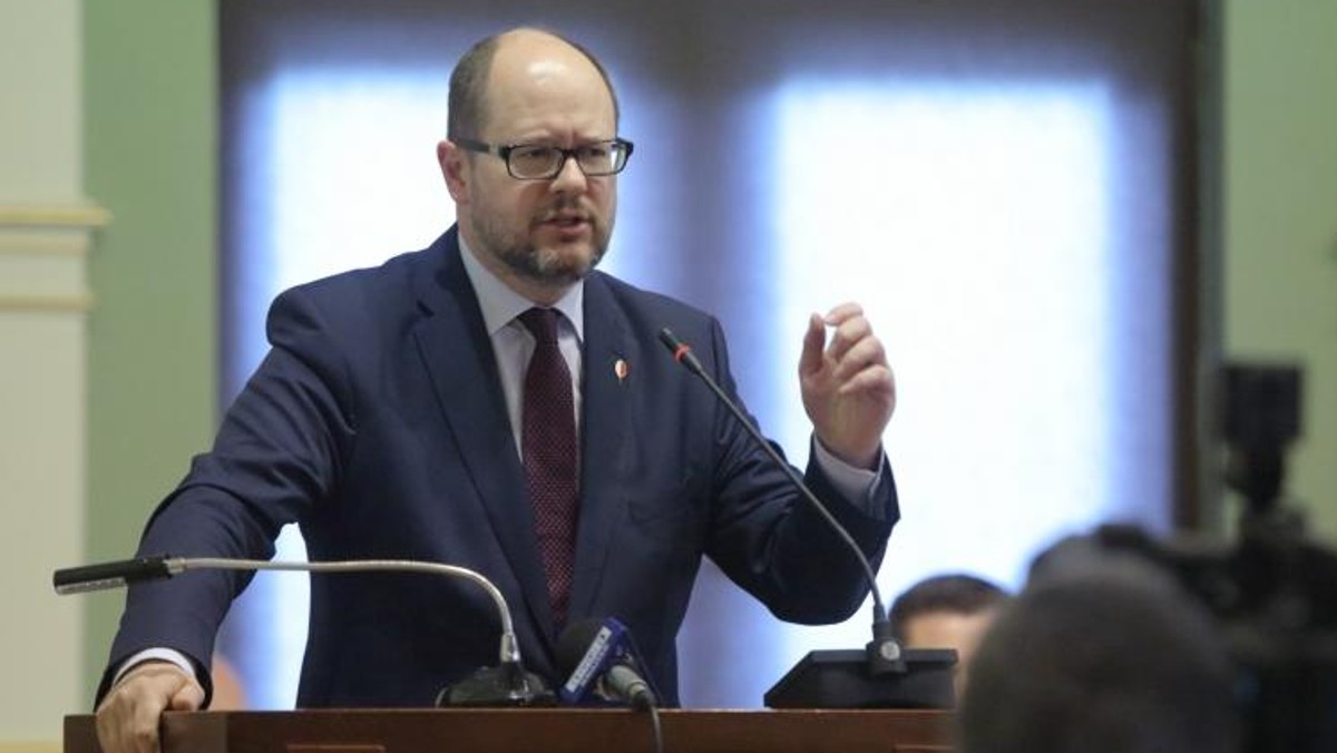 Prezydent Adamowicz, który w swych wypowiedziach często odwołuje się do chrześcijańskich wartości, zdecydował się podpisać pod projektem "Ratujmy Kobiety 2017". Dokument zakłada m.in. prawo do legalnego przerywania ciąży do końca 12 tygodnia. - Poparcie dla tej akcji nie jest poparciem dla jednego zapisu zawartego w projekcie ustawy – tłumaczy Onetowi włodarz Gdańska, który jak mówi ma dosyć działań rządu, wpychających nas w średniowiecze.