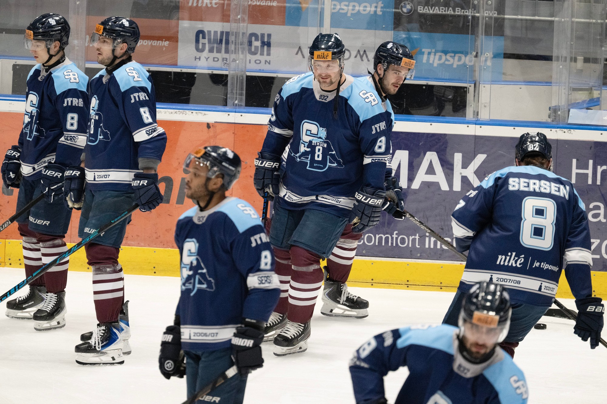 Bývalý hráč HC Slovan Bratislava Michal Sersen počas rozkorčuľovania pred oficiálnou rozlúčkou s jeho hokejovou kariérou.