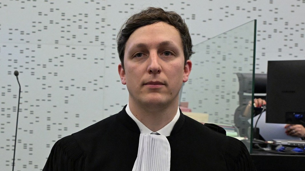Advokát Maxime Tessier mal spáchať samovraždu.