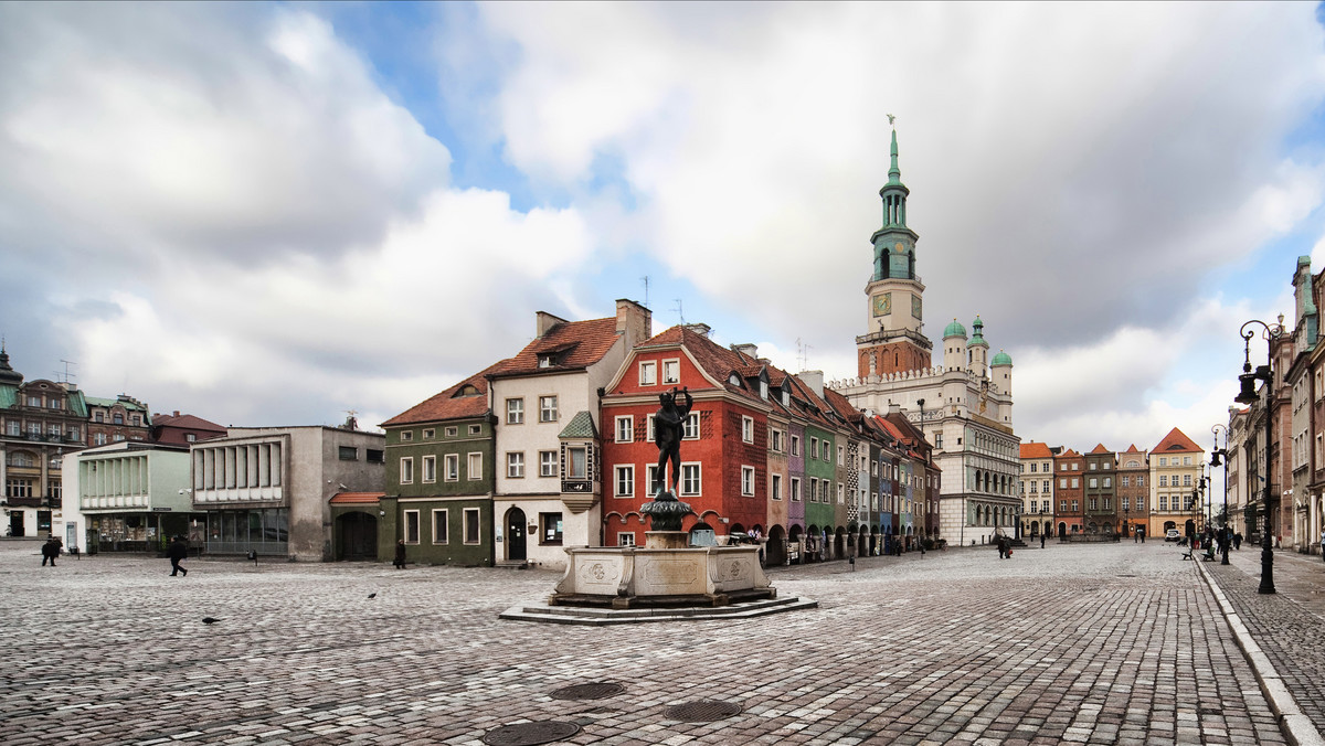 Symboliczny znicz w dzień Wszystkich Świętych zapłonie w sobotę w Złotej Kaplicy poznańskiej katedry, miejscu w którym znajduje się sarkofag Mieszka I i Bolesława Chrobrego. 16 listopada w katedrze odprawiona będzie msza w intencji pierwszych władców Polski.