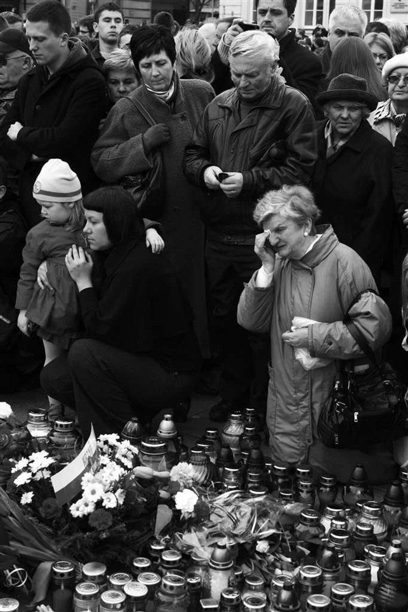 Smoleńsk - politycy i ludzie w żałobie