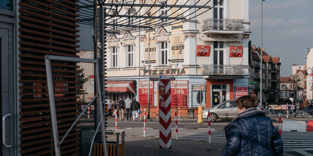 Jako kraj wysokiego ryzyka epidemiologicznego - w ocenie Niemiec - podlegamy surowym zasadom. Każdy, kto przyjeżdżał do Niemiec z Polski musi negatywny tekst na koronawirusa. Od niedzieli się to zmieni. 