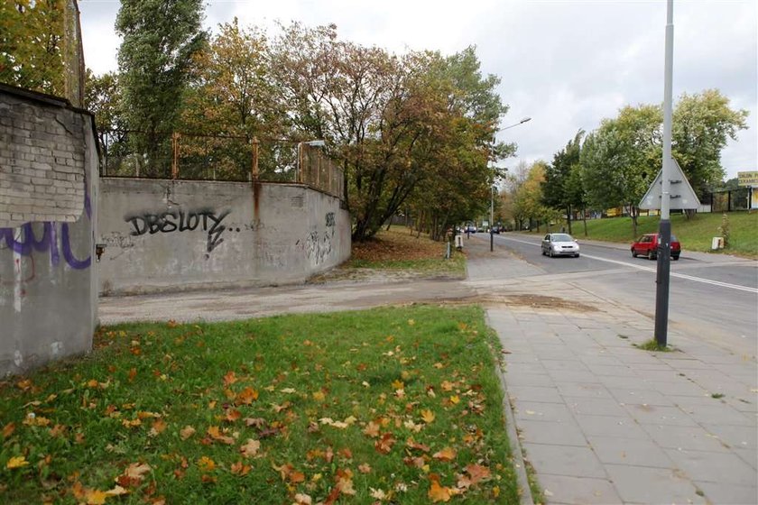 NFZ buduje sobie drogę na parking