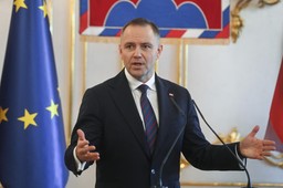 tusk dosadnie o decyzji karola nawrockiego. "to dalszy ciąg jego wojny