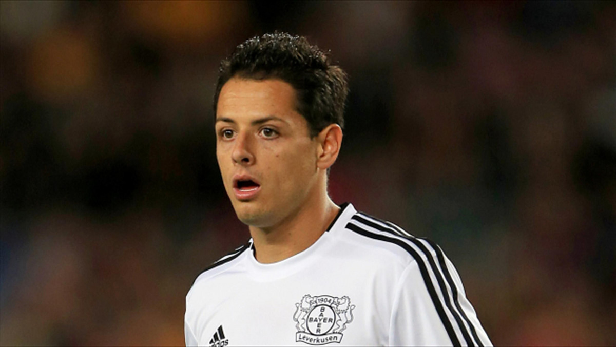 Podstawowy napastnik Bayeru Leverkusen Javier „Chicharito” Hernandez nieszczęśliwie upadł na treningu i złamał dłoń. Piłkarza czekają co najmniej dwa tygodnie przerwy – poinformował klub. Nowy sezon Bundesligi rozpocznie się już w ten piątek. Eurosport 2 przeprowadzi transmisję z meczu Bayern Monachium – Werder Brema. Początek relacji o godzinie 20:05.