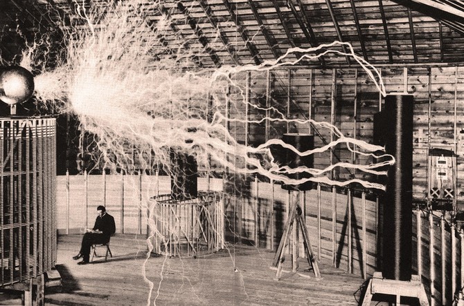 Nikola Tesla u svojoj laboratoriji