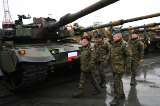 Pozory bezpieczeństwa. Czy zakup ciężkiego uzbrojenia wystarczy, by ochronić nasze granice?