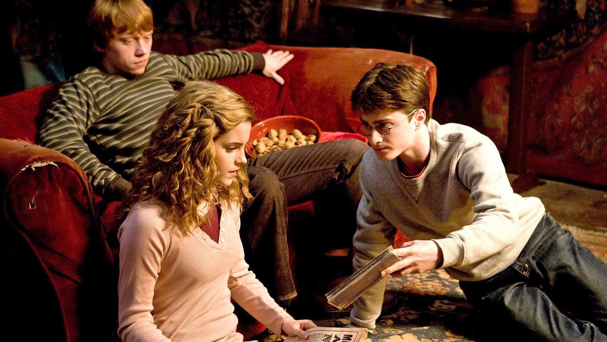 Twórcy filmów sensacyjnych powinni wybrać się na seans najnowszej produkcji o przygodach młodego czarodzieja. "Harry Potter i Książę Półkrwi" to znakomicie skonstruowany, trzymający w napięciu obraz (choć nie od razu).