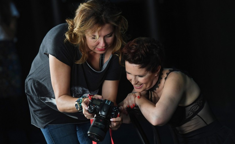 NIEZWYKŁA SESJA ZDJĘCIOWA. PACJENTKI Z NOWOTWORAMI PIERSI