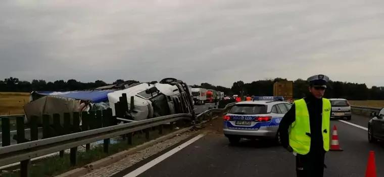 Policja karała kierowców nagrywających wypadek