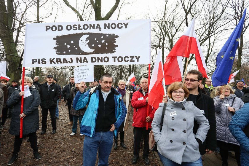 Demonstracje KOD w całej Polsce.  Obywatele mówią "dość"!