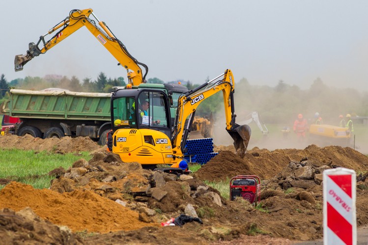Remont przewiduje także budowę przy drodze startowej nowego odwodnienia wraz z system oczyszczania wody. Obecnie deszczówka jest odprowadzana bezpośrednio do gruntu, co ma niekorzystny wpływ na środowisko.<br><br>fot.  (zuz) PAP/Paweł Jaskółka