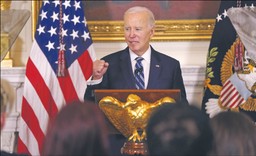 Naftowa zasadzka na Trumpa. Biden wyprowadził symboliczny cios w nowego prezydenta USA