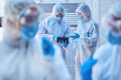 Kína: "Rendkívül valószínűtlen, hogy a világjárványt laboratóriumból kiszabadult vírus okozta volna"