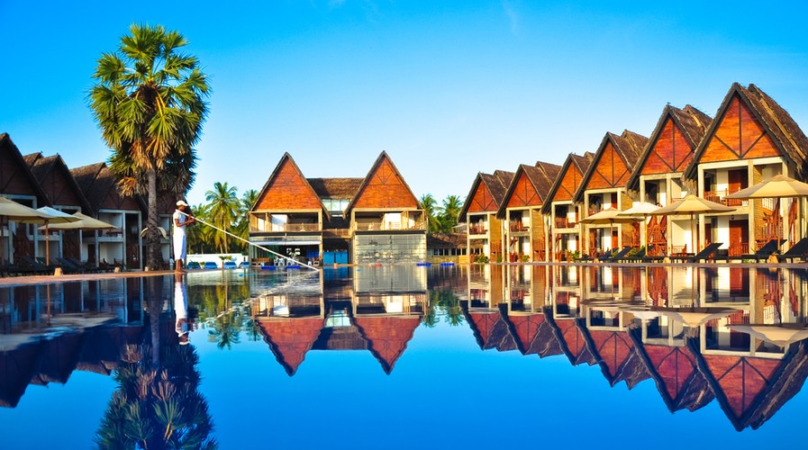 8. Sri Lanka znalazła się na ósmej pozycji w zestawieniu. Kaspersky podaje, że w 2012 roku 51,5 proc. klientów firmy doświadczyło ataków sieciowych na swoje komputery. W sumie dostęp do Internetu ma 3,2 miliony mieszkańców tego azjatyckiego państwa. To około 15 proc. całej populacji Sri Lanki. Na zdjęciu: Sri Lanka, Passekudah autor: SurangaWeeratunga/Shutterstock.com