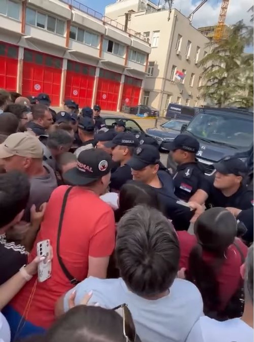 Naguravanje sa policajcima