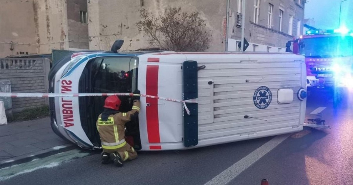 Karetka przewożąca krew zderzyła się z fiatem. Dramatyczne popołudnie w Łodzi