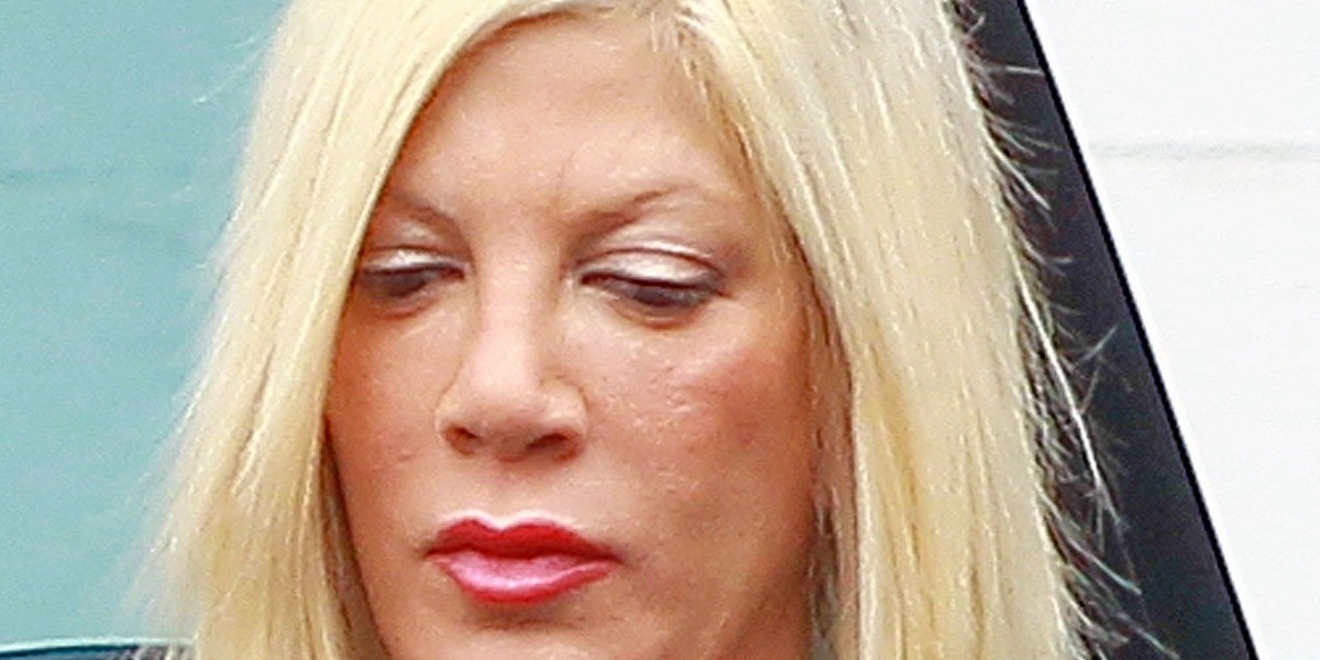 Czarne chmury zawisły nad Tori Spelling.