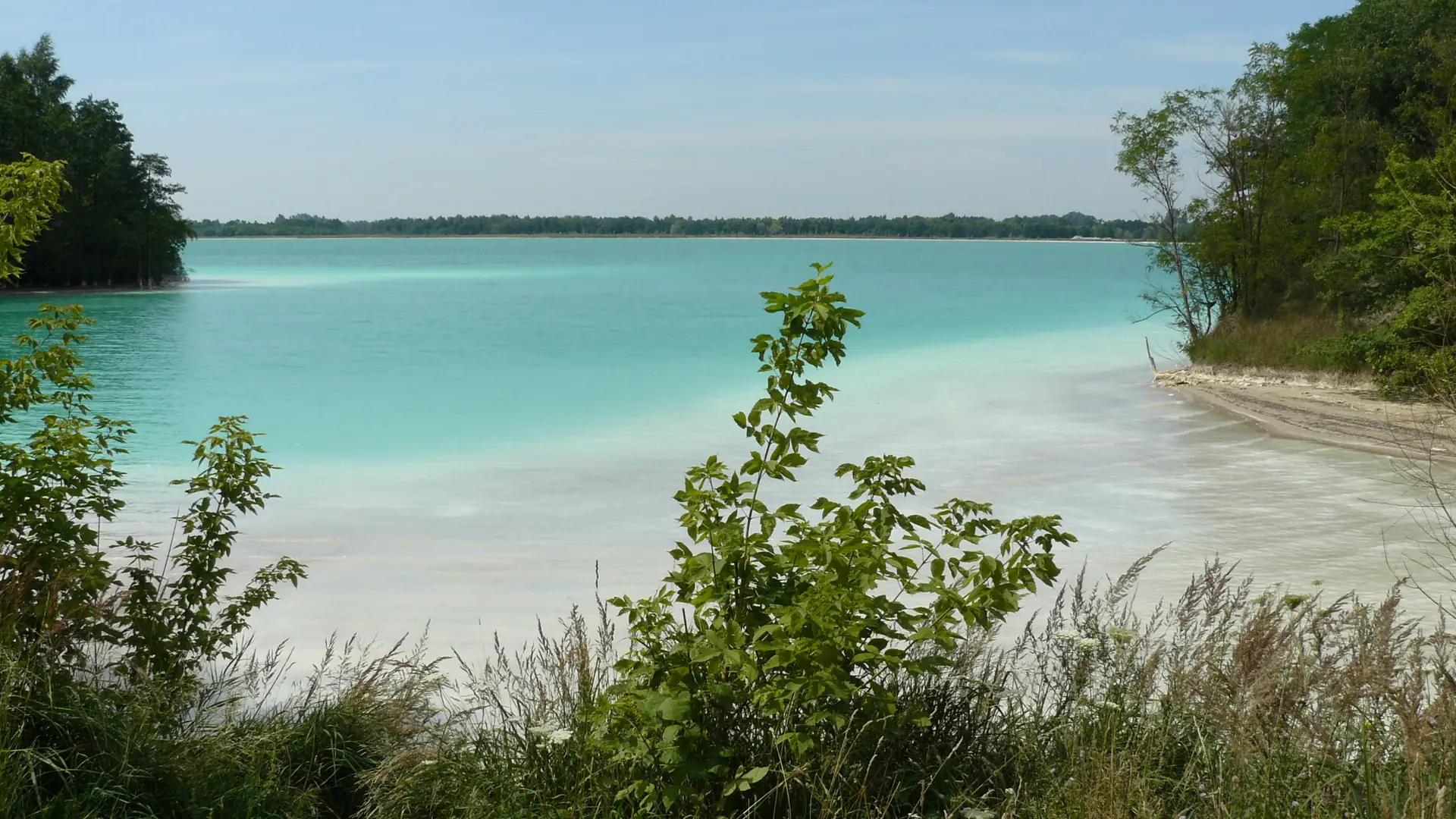 Chcieli zobaczyć plażę na "polskich Malediwach", utknęli po pas w szlamie