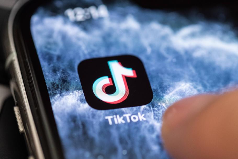 Aplikacja TikTok została pobrana już ponad 2 miliardy razy. Liczba aktywnych użytkowników miesięcznie szacowana jest na 800 milionów