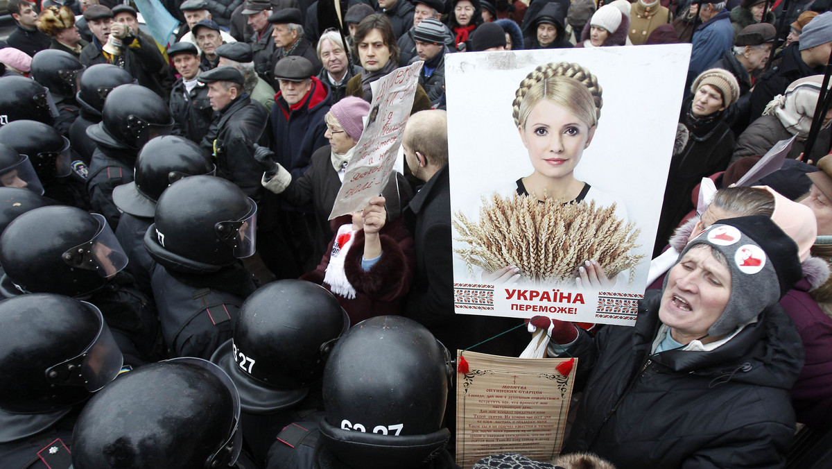 Sąd Apelacyjny w Kijowie odłożył zaplanowane na dzisiaj rozpatrzenie skargi na powtórne aresztowanie siedzącej już w więzieniu byłej premier Ukrainy Julii Tymoszenko. Rozprawa odbędzie się w najbliższą środę - poinformowano.