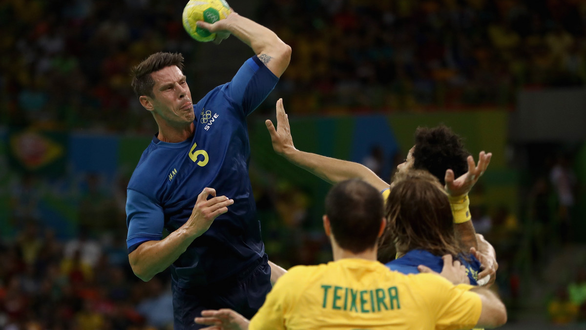 Reprezentacja Szwecji wygrała w swoim ostatnim meczu turnieju piłkarzy ręcznych na igrzyskach olimpijskich z Brazylią 30:19 (16:10). Dla reprezentacji Trzech Koron było to jedyne zwycięstwo w Rio de Janeiro.