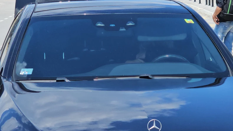 Breskvicu sačekao dečko na aerodromu