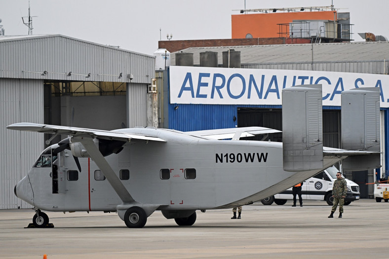 Samolot Skyvan PA-51 używany do "lotów śmierci" wraca do Argentyny