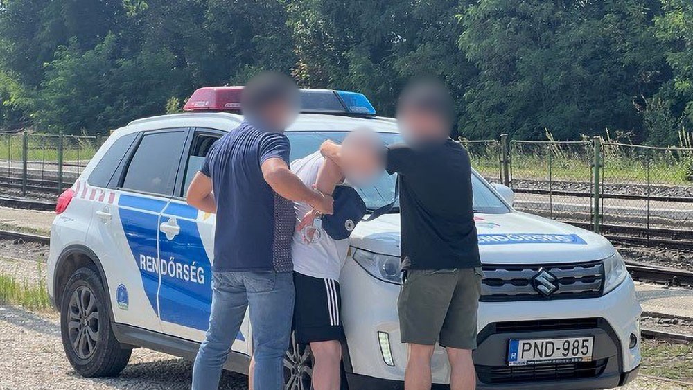 &quot;Feküdjön hasra!&quot; – Lecsaptak a rendőrök Kerepesre, egymás után kapcsolták le a dílereket és a drogfogyasztókat: videón és fotókon a látványos akció