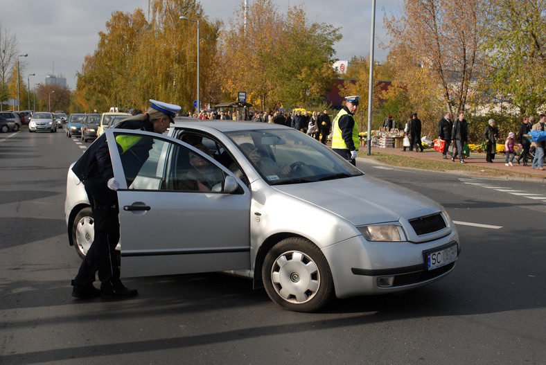 Wzmożony ruch przed cmentarzami