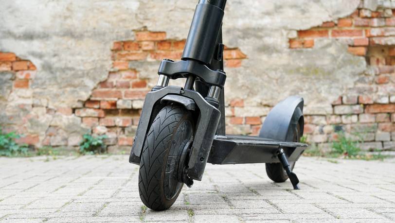 Günstig, praktisch, schnell: Beliebte E-Scooter unter 600 Euro im Vergleich