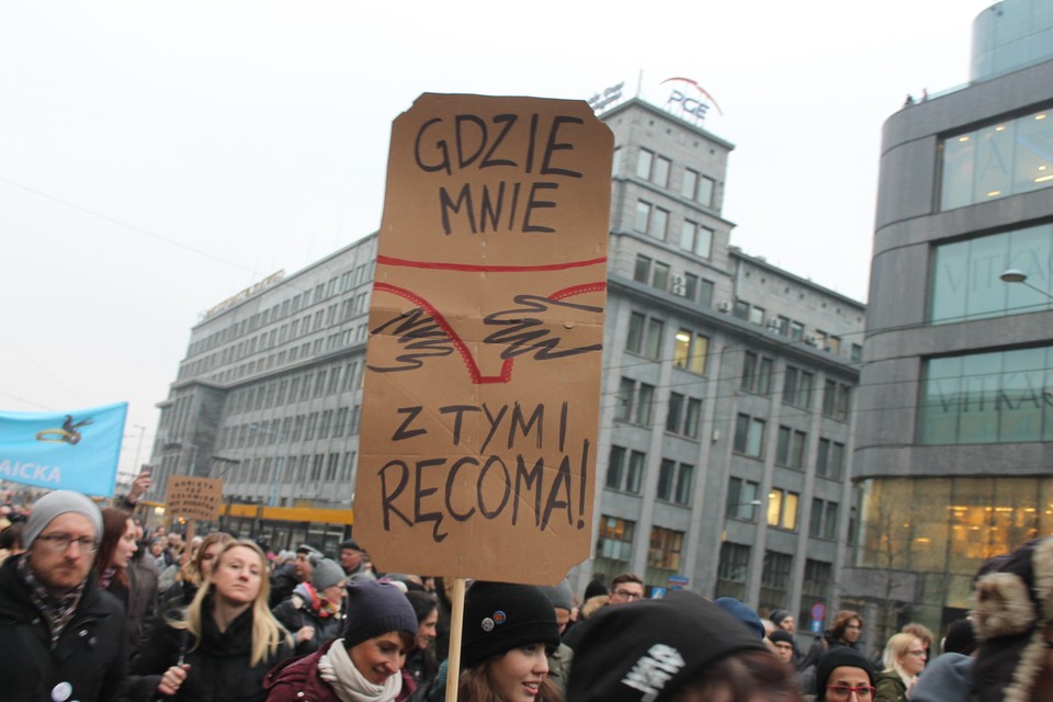 Transparenty na "czarnym proteście" w Warszawie