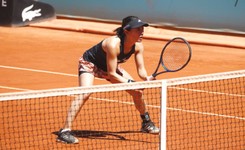 Deblistki zdyskwalifikowane za uderzenie dziewczynki piłką