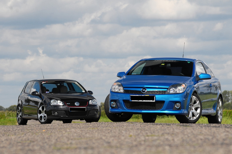 Niewielkie zabawki dla... dużych chłopców: Opel Astra OPC kontra VW Golf GTI