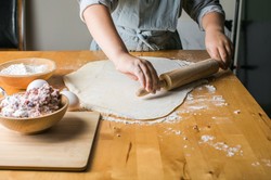 Ciasto na pierogi wg Magdy Gessler. Na to zwróć uwagę podczas wyrabiania