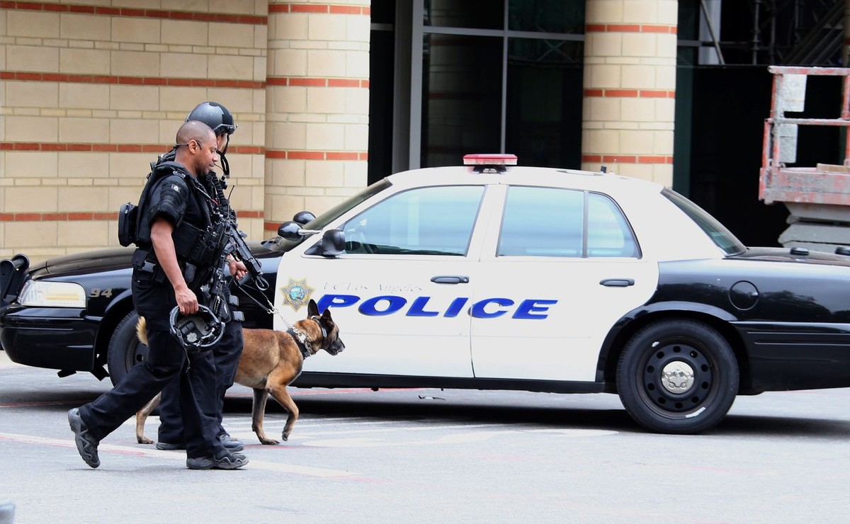 Policjanci na uniwersytecie w Los Angeles po strzelaninie