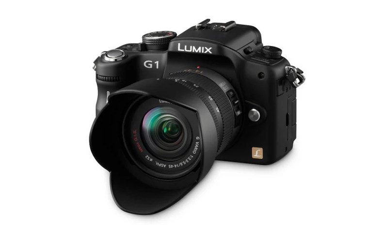 Panasonic Lumix G1 z 2008. Dekadę później bezlusterkowce wyglądają bardzo podobnie.