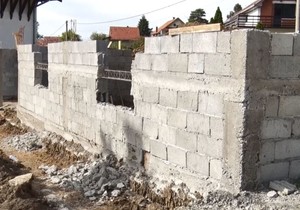 Zorica Marković zida kuću