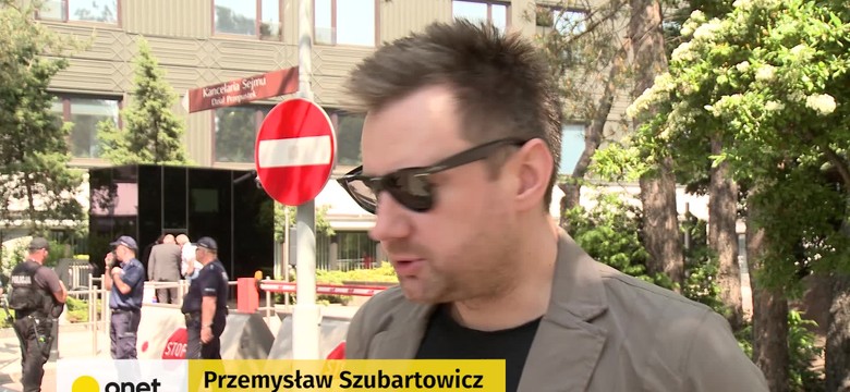 Pikieta dziennikarzy przed Sejmem. Michalik: uniemożliwia się nam naszą pracę