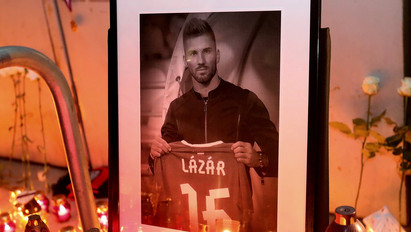 „Még most is lesem az ajtót, hátha belép rajta a fiam” – Két éve hunyt el a fiatal újpesti labdarúgó, Lázár Bence