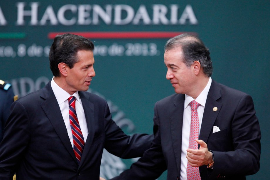 Mexican President Enrique Peña Nieto speaks with the president of Mexico's Senate, Raul Cervantes, in Mexico City, September 8, 2013.